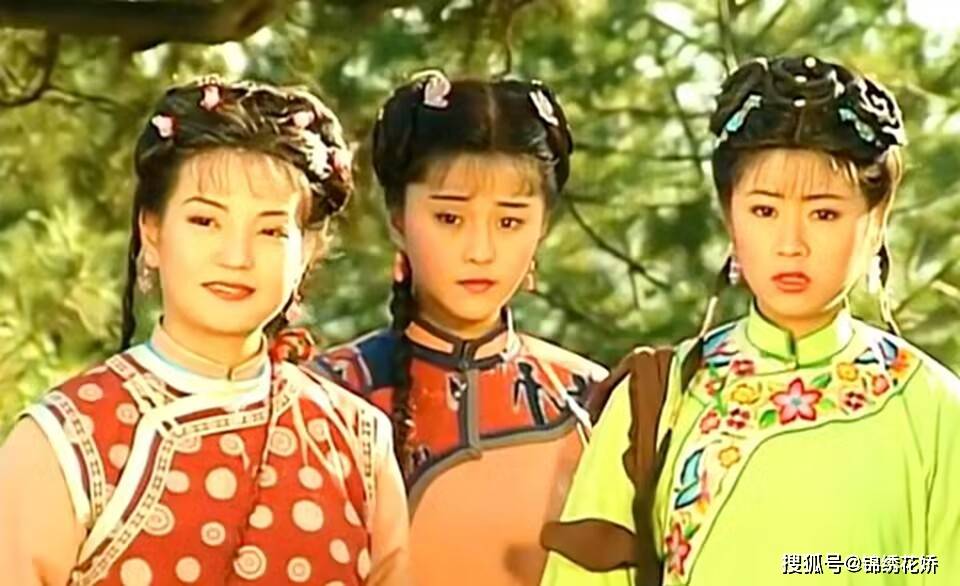 《还珠格格》:紫薇一直在算计小燕子,姐妹情深只是她的"表演"_梁大人