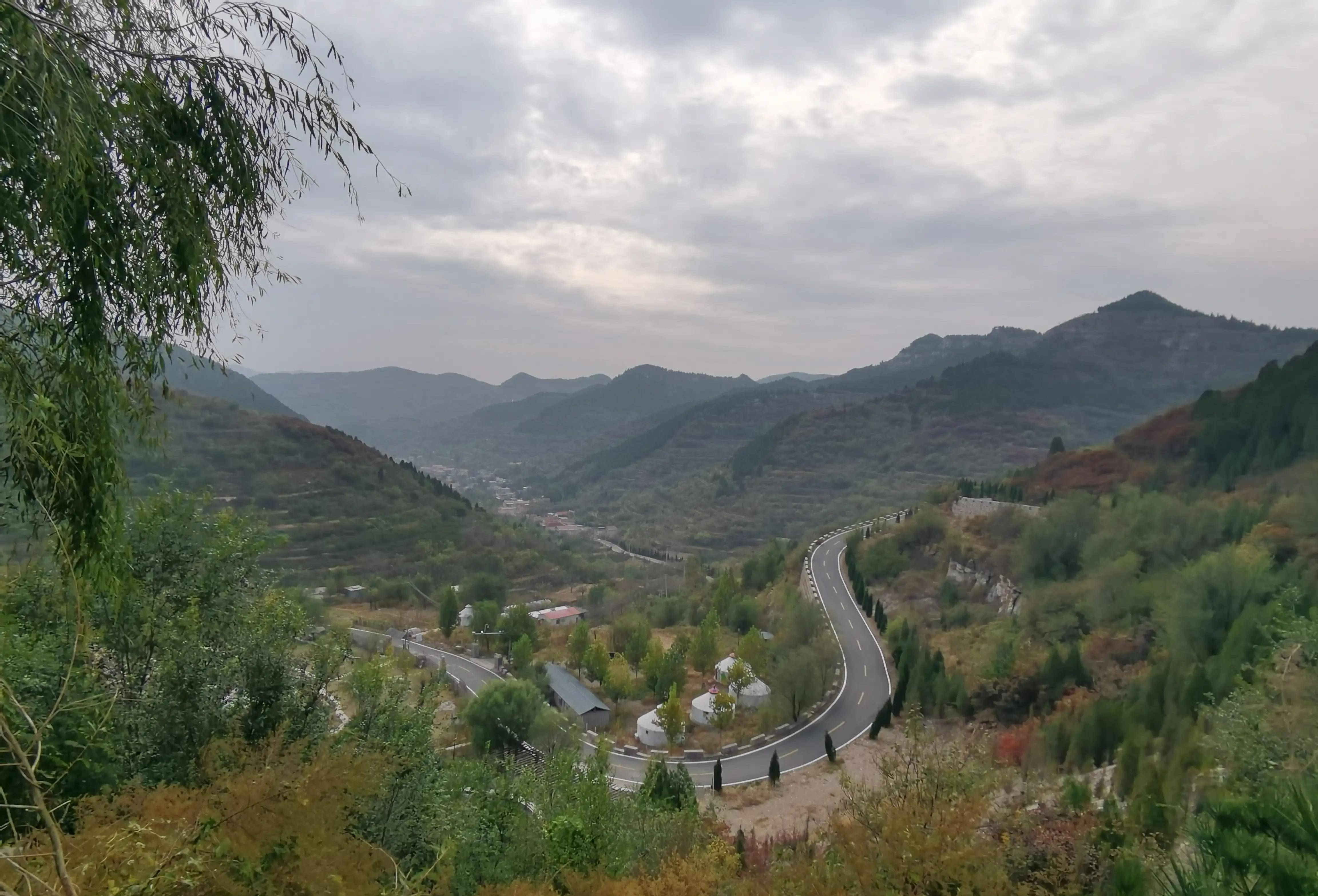 虽然海拔不是最高,曾经却最闭塞-金刚纂村旧貌变新颜_老百姓_槐树