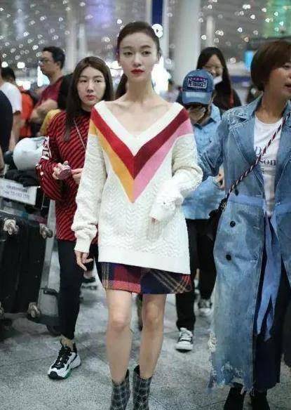 49岁李冰冰近照变化大,瘦太狠撞脸刘晓庆,越来越像蜡像了!