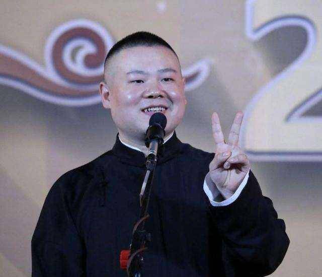 曹云金台上对岳云鹏的行为,揭开了两人多年"秘密",怎么回事?