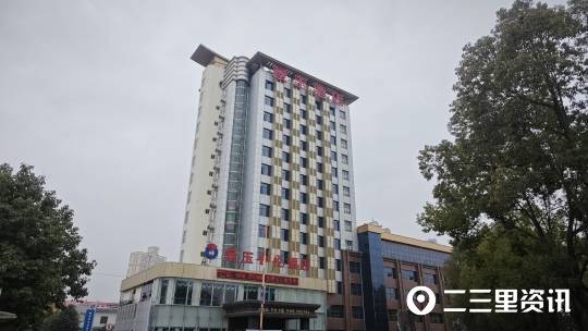 "我们先在景玉和悦酒店订的五楼宴会厅,为什么临近婚宴时间了,却让