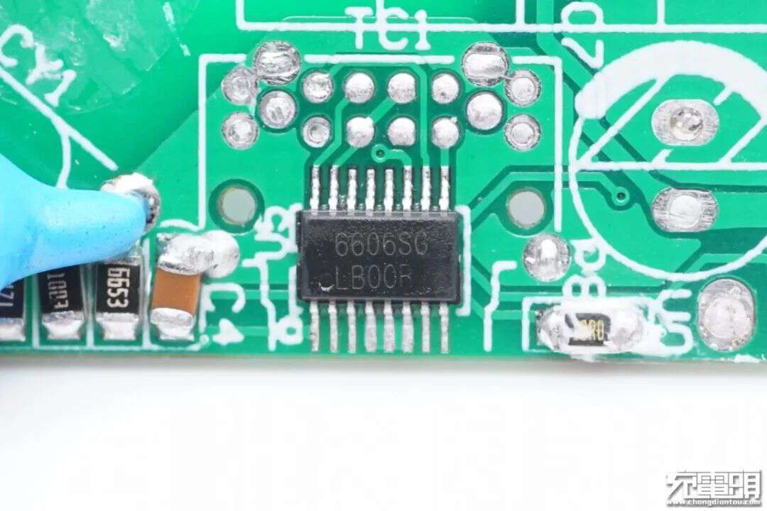 jd6606s是一颗高性能和高兼容性的快充协议芯片,采用cpc-16l封装