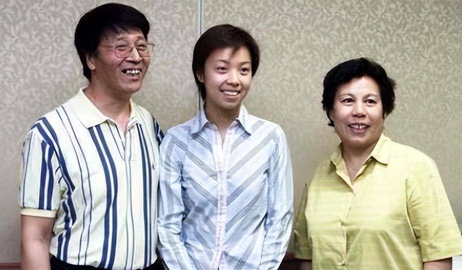 身价300亿富商徐威,宠袁立12年,为何转身迎娶奥运冠军张怡宁?