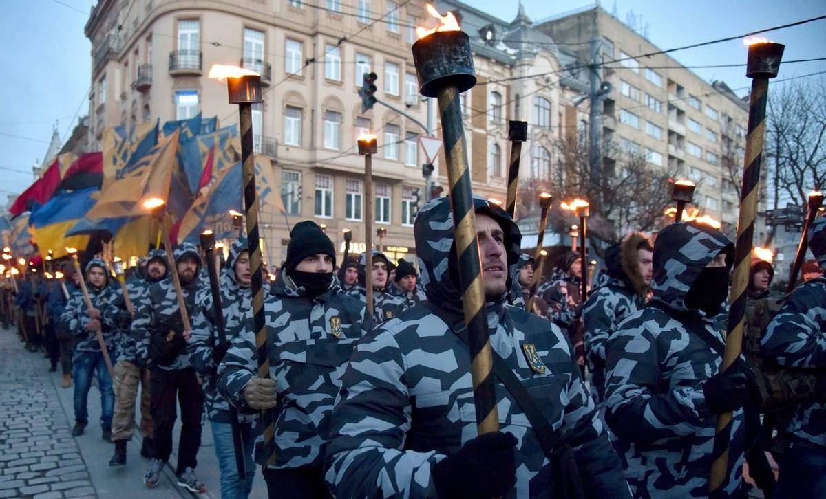 纳粹的帮凶,竟被乌克兰平反为民族英雄,受尽人民的尊敬爱戴