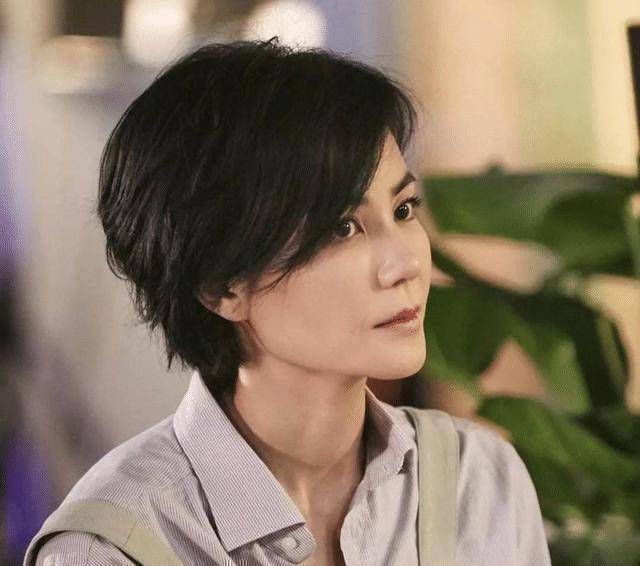 51岁王菲不服老!