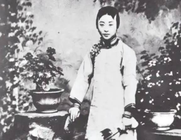 怀中,小凤仙自此消失,1998年她家人现身时有话要说