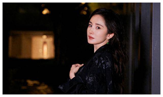 杨幂热搜采访频凸,自剖演技获好评,殊可惜闺蜜助力变