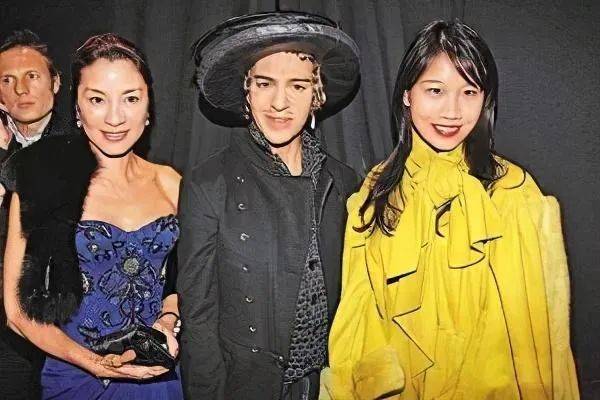 余桂珠嫁给潘迪生之前就是香港的金融高管,当时年薪超过了百万.