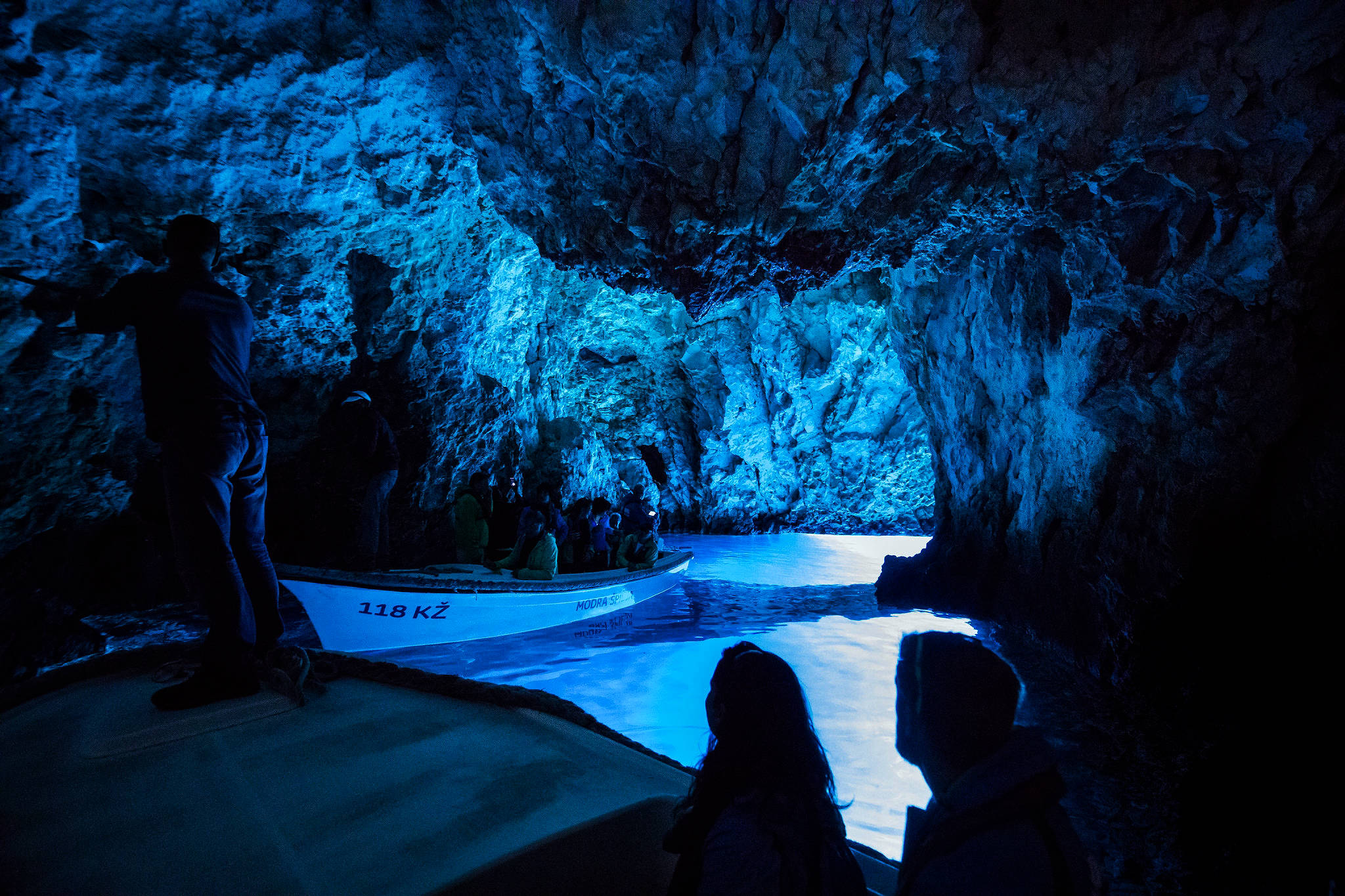 探寻红猪拍摄地,领略自然风光_带着_蓝洞_宁静