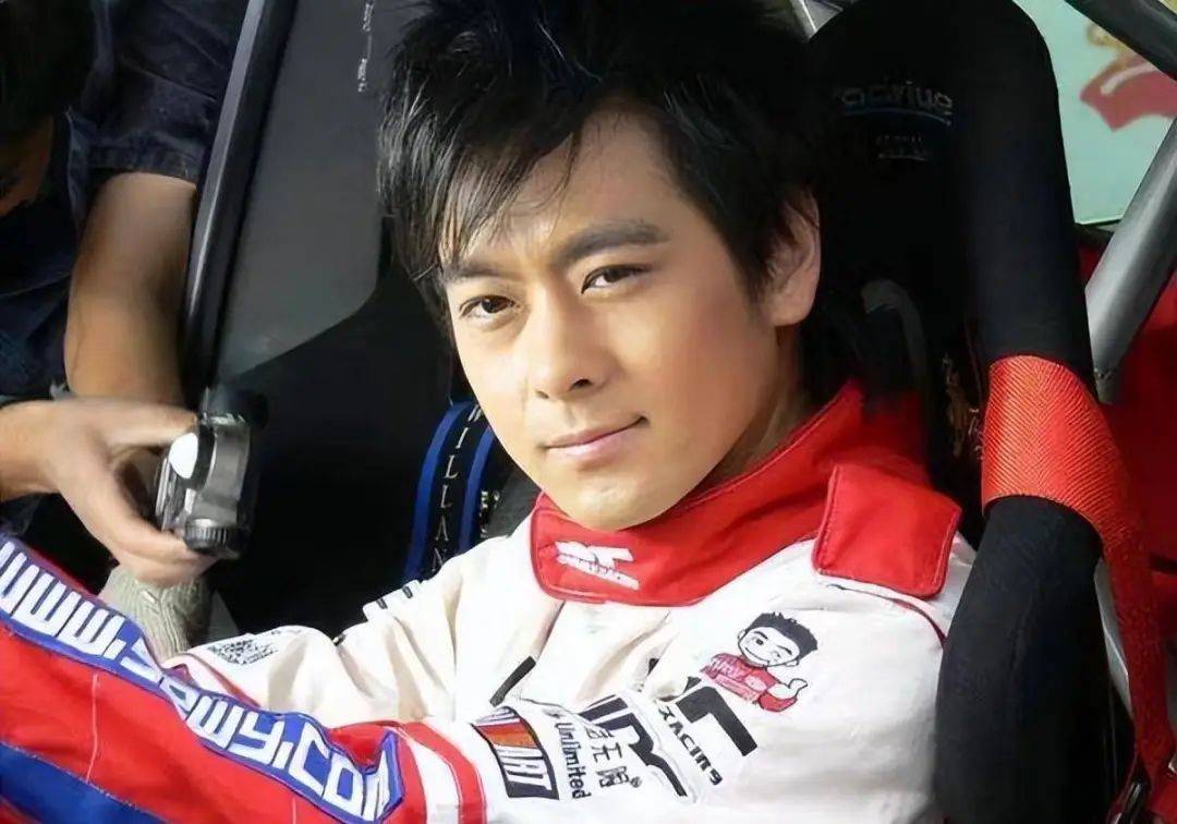 长得英俊帅气,却输在"个子矮"上,这5位男星的身高太不懂事了_林志颖