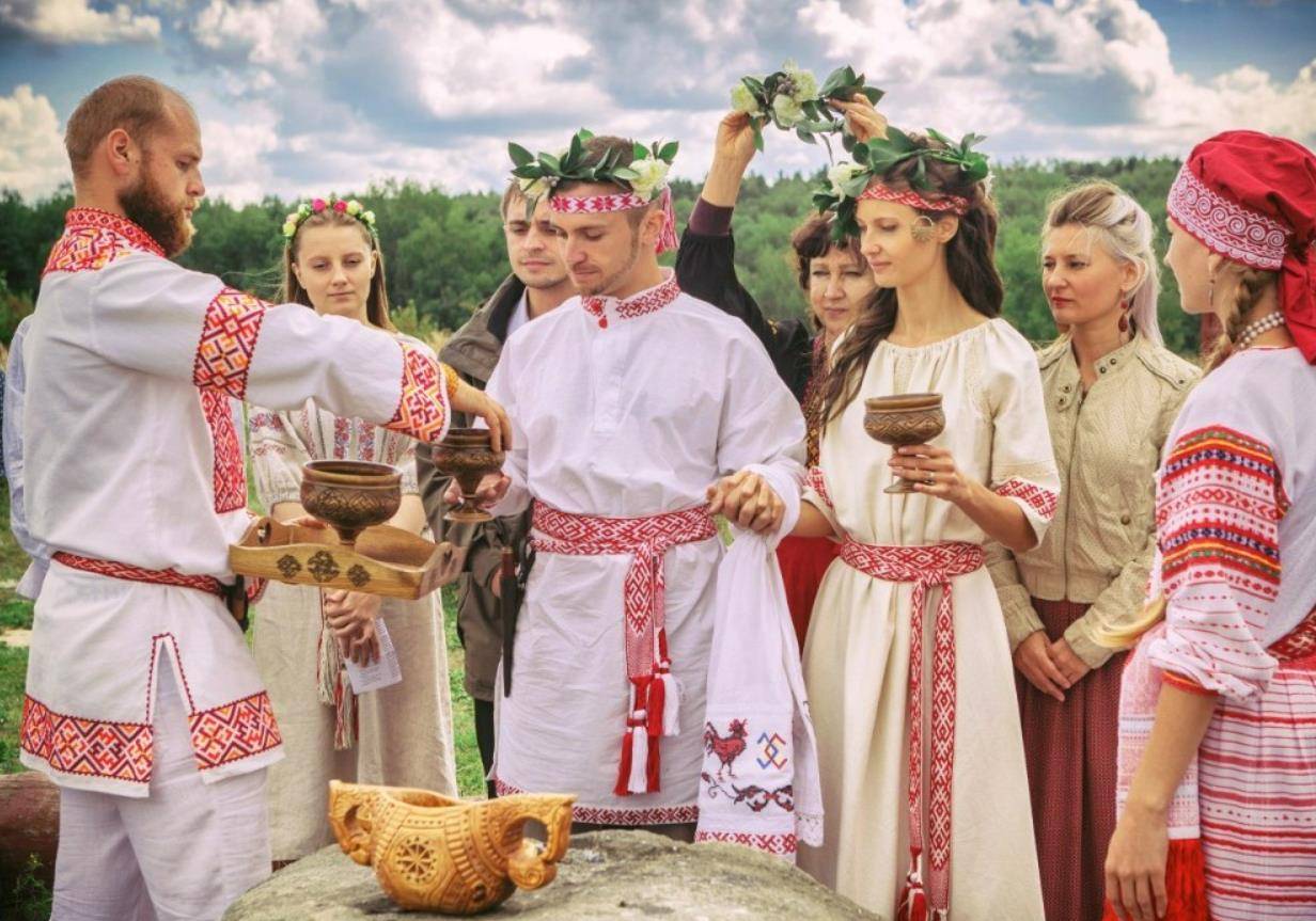 在传统的俄罗斯婚礼上能吃到哪些美食?