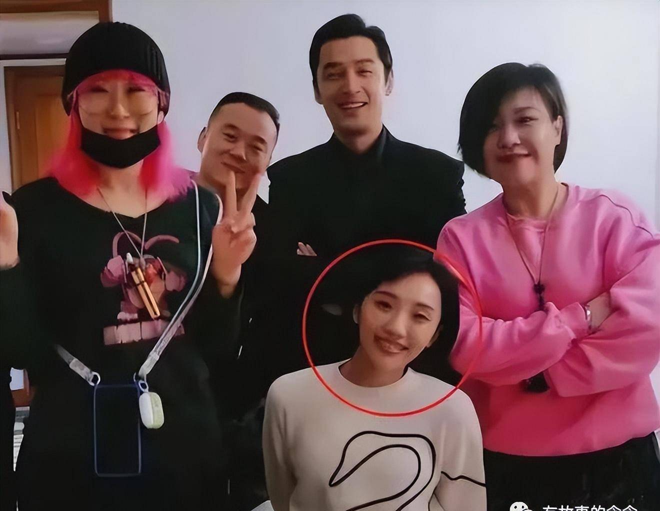 胡歌官宣生女,与小11岁女经纪人隐婚:给所有女孩提了个醒!_男人_进化_