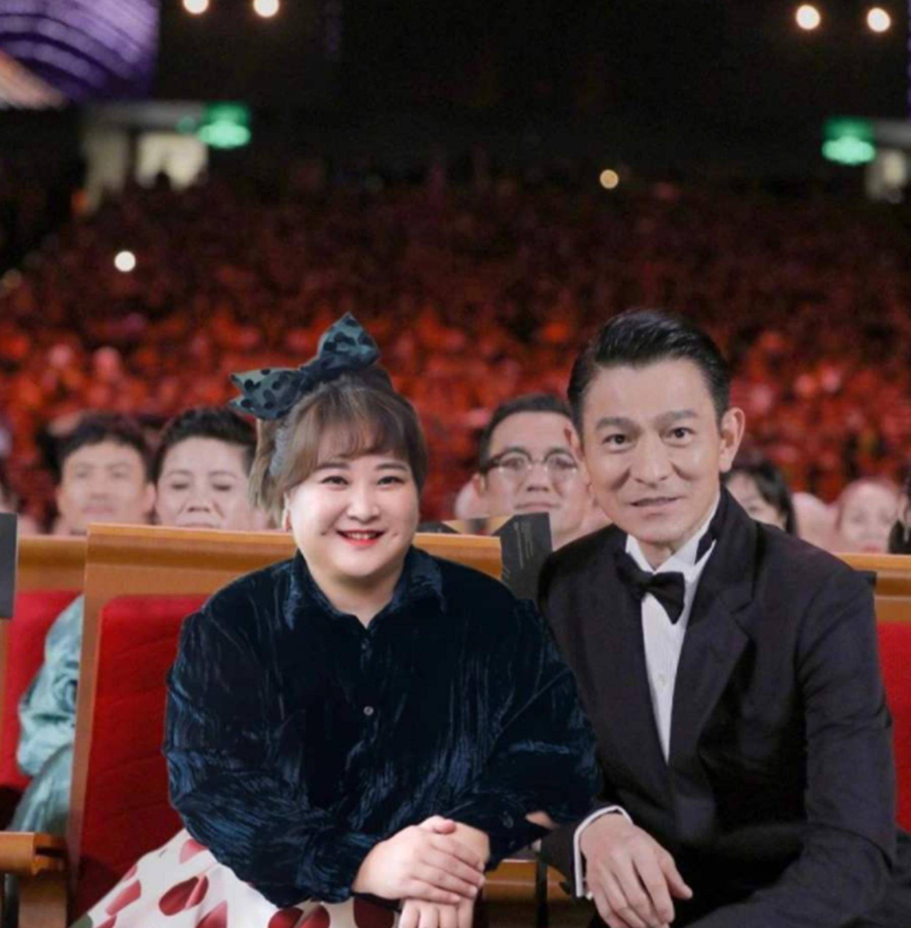 贾玲的"喜剧人生"因口音问题报错专业,人生低谷遇到贵人冯巩_时候