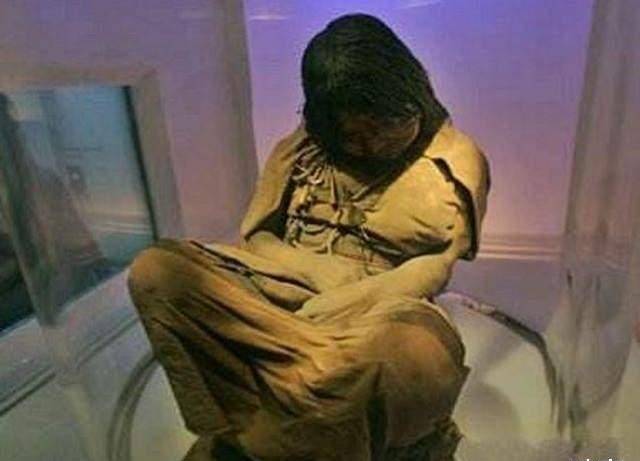 秘鲁发现不腐女尸,专家:死于700年前仅14岁,死因令人无奈_文明_祭祀
