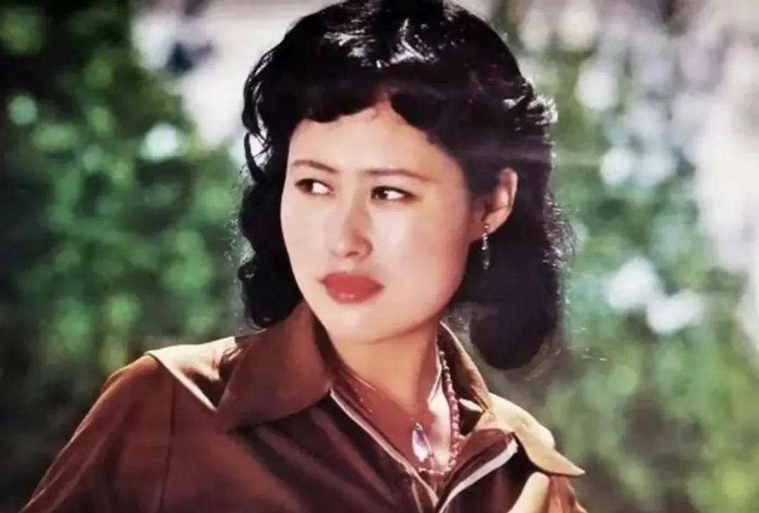 斯琴高娃,一生三次婚姻:头婚被家暴,二婚女强男弱,三婚遇真爱