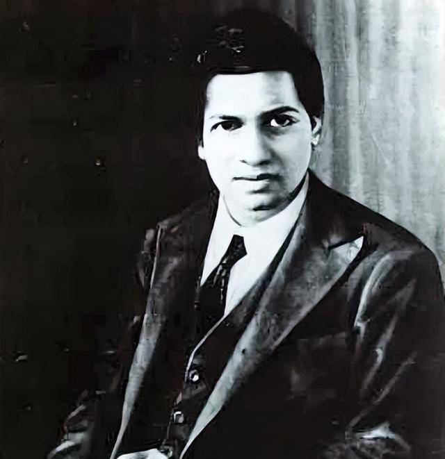 偏科的学渣天才:只活了32岁,却留下3900个公式,解析了