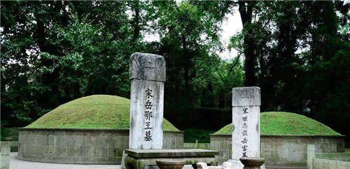 在《三国演义》中有这样一段故事,曹操的大将夏侯惇在被吕布健将曹性