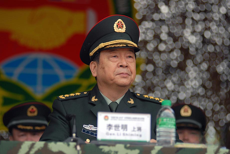 达到相应岁数,皆会退出现役,比如武警司令员吴双战,西部战区政委