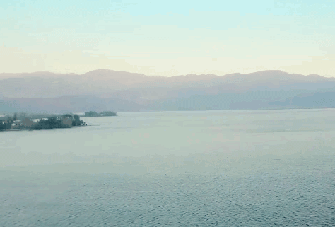 淡水湖,古称邛池,形状如蜗牛,海拔约1500米,属于高原湖,是四川省十大