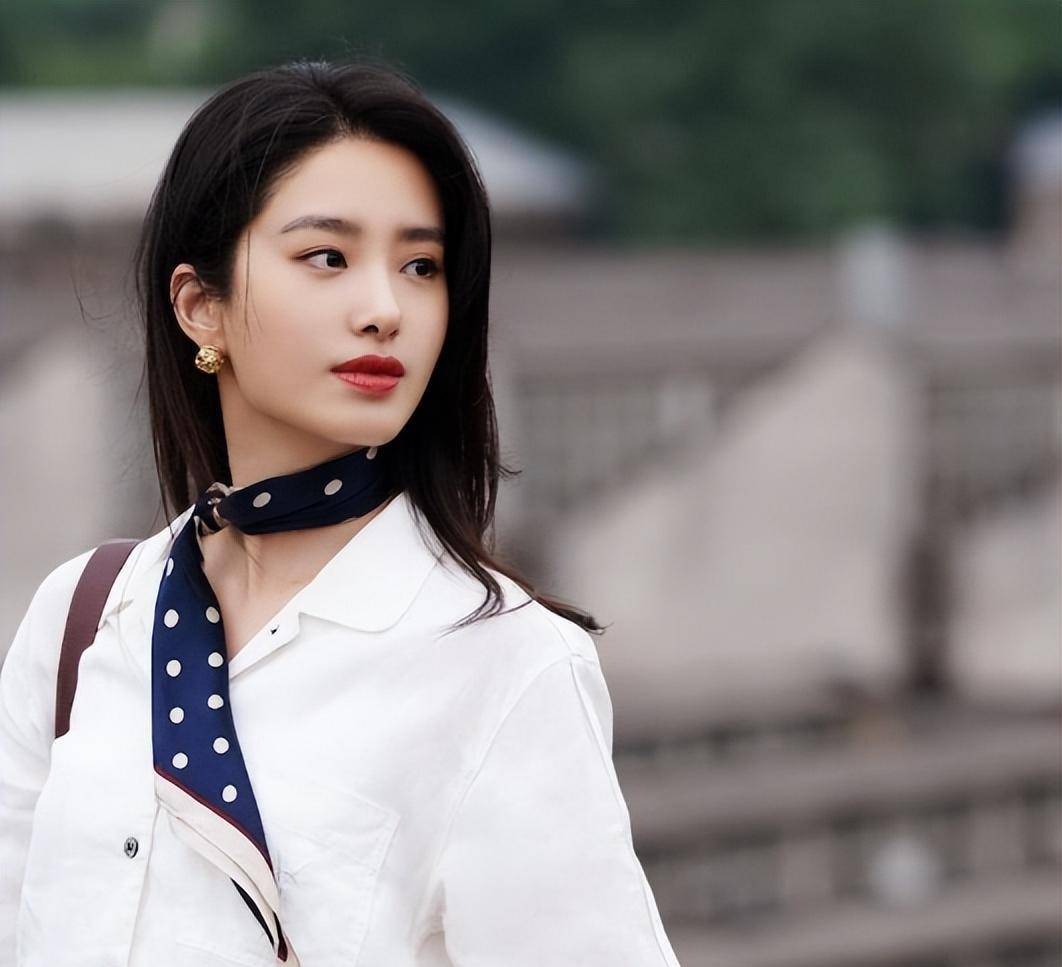 在杨采钰梨涡,张佳宁容颜中,感受演艺界春日的气息_争议_挑战_角色