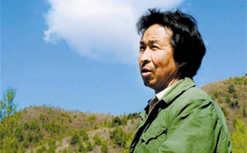 北大学霸王青松,带妻隐居山林11年,花光百万积蓄,后来