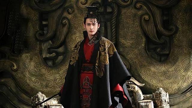黑色龙袍仅有秦始皇敢穿,后是皇帝改成其它颜色,看完你就明白了_黄色