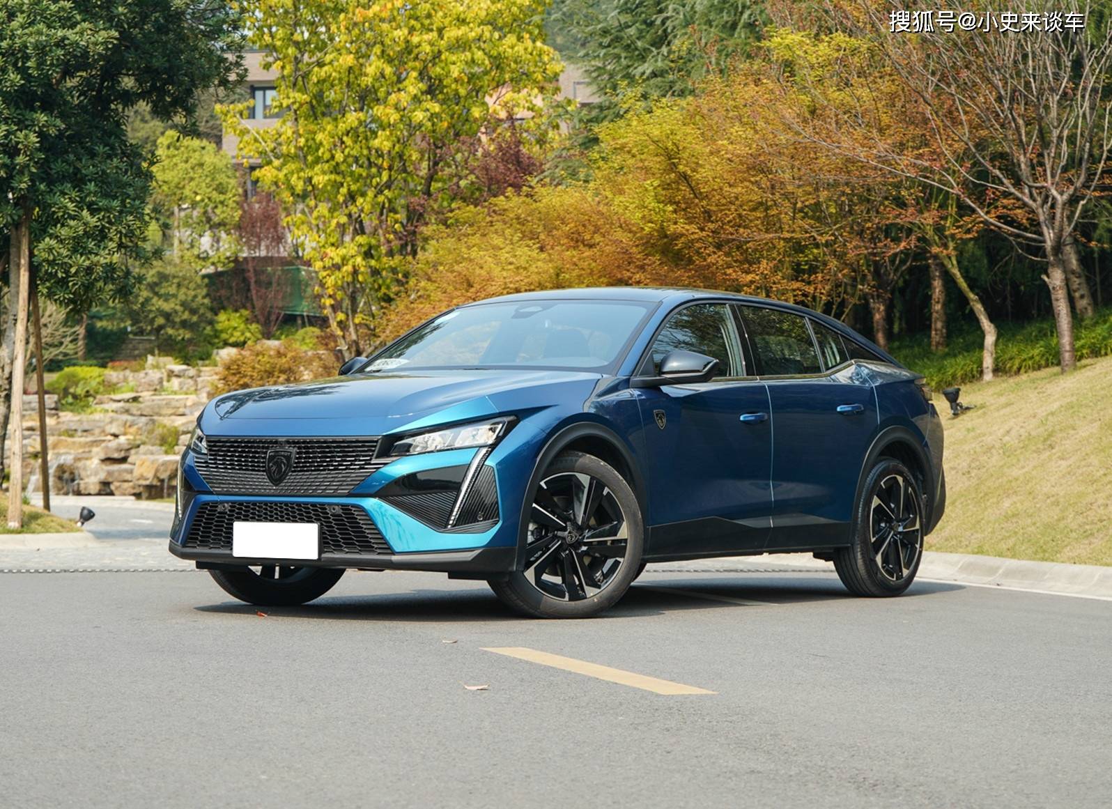 掀背轿跑车身,配3d裸眼仪表 飞机