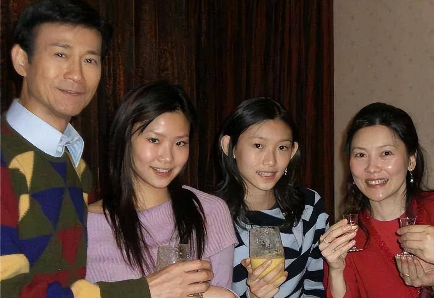 同是郑少秋的基因,把4个女儿一对比,差距就出来了_父亲_郑欣宜_成长
