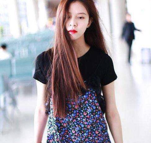 路人镜头下颜值依旧能打,张一山眼光真毒_时尚_恋情_关晓彤