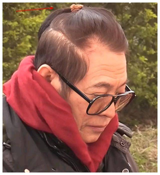 李连杰近照大变样,皮肤长斑头发稀疏,与利智同框毫不撞衫