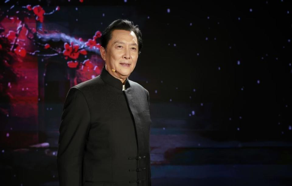 龙吟啸新春 诗意颂英雄 | 诗意中国春节诗歌晚会启幕_嗓音_深情_舞台