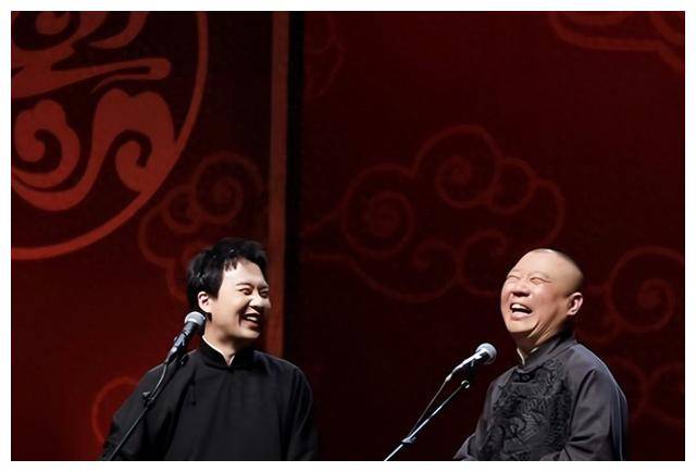 德云社封箱:郭德纲的一句话让岳云鹏当场痛哭,动人父子情深_家庭_儿子