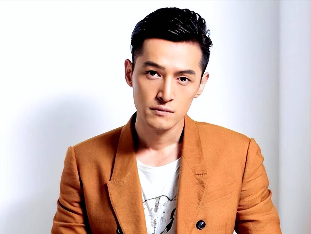 胡歌回应为何常在西藏青海被偶遇,称自然有治愈的作用