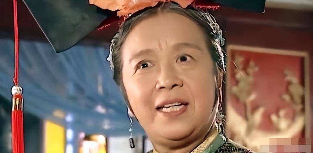 《还珠格格》:老佛爷为什么如此恨小燕子,容嬷嬷桂嬷嬷轮流掌嘴