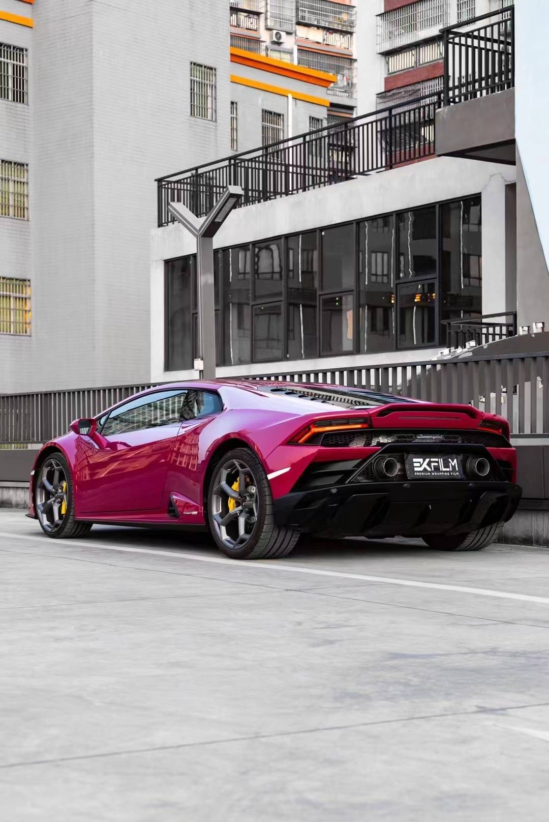 兰博基尼小牛ek改色膜星光宝石红,如宝石般迷人的瑰丽色泽_华丽而