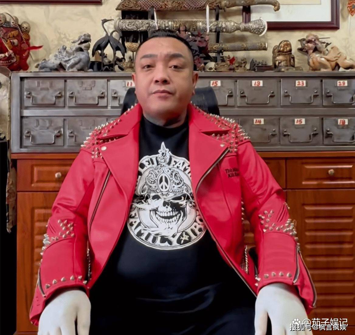 42岁"中国雾王"因劳累过度脑溢血去世,追求艺术极致令人痛心_李占山