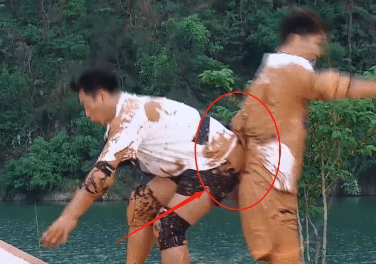 截图放大三倍,这动作原谅我笑翻了_跷跷板_游戏_屁股