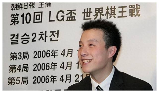 统计申真谞的世界大赛冠军数量时,提到他身前还有五位大神,韩国的