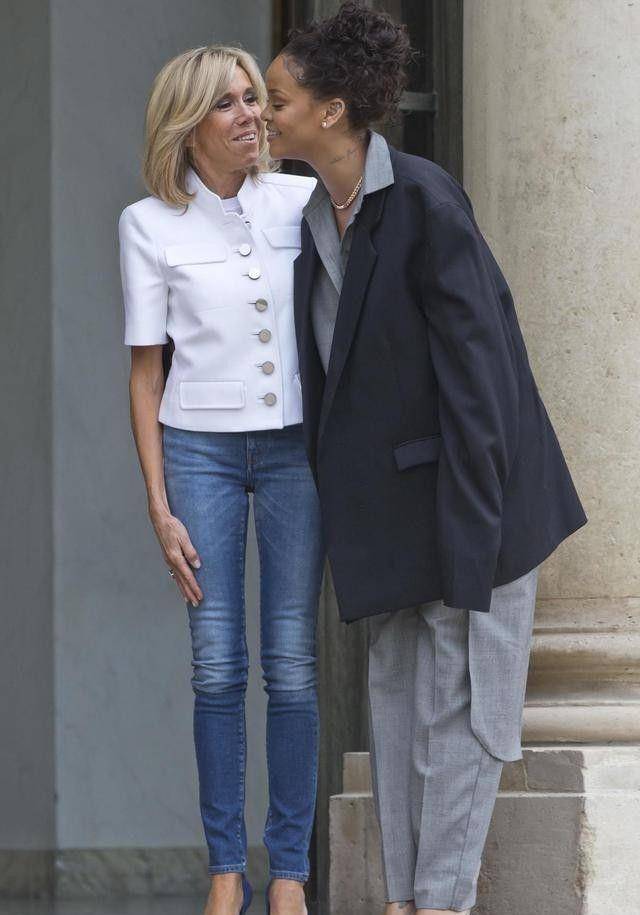 69岁的布丽吉特,一身骑士装被小24岁老公亲吻,未来5年还得扮嫩_马克龙