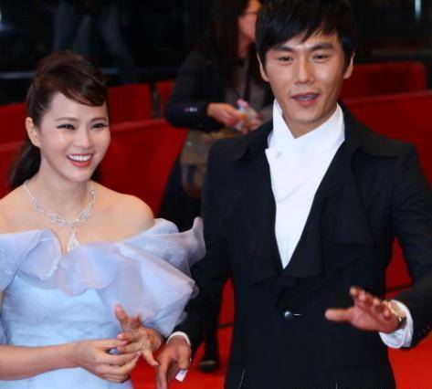 伊能静"真人"长什么样,当看到路人镜头下的她,确定52岁?
