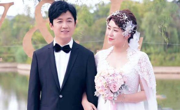 时隔多年,再看李连杰的《方世玉》,潘粤明当年竟在里面跑龙套_观众们