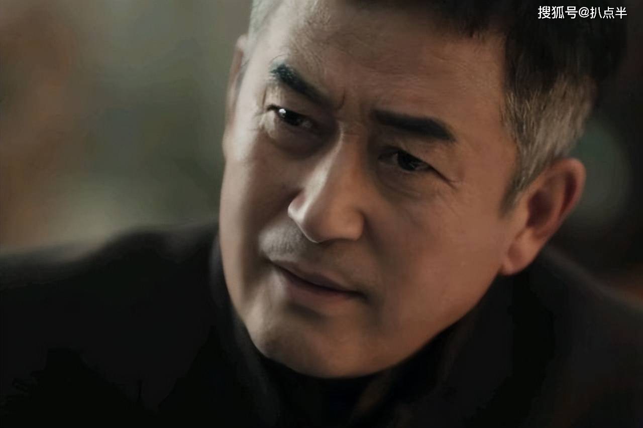张嘉益新剧被嘲上热搜:男戏骨们扮嫩更可怕,57岁演小伙太尴尬_陈建斌