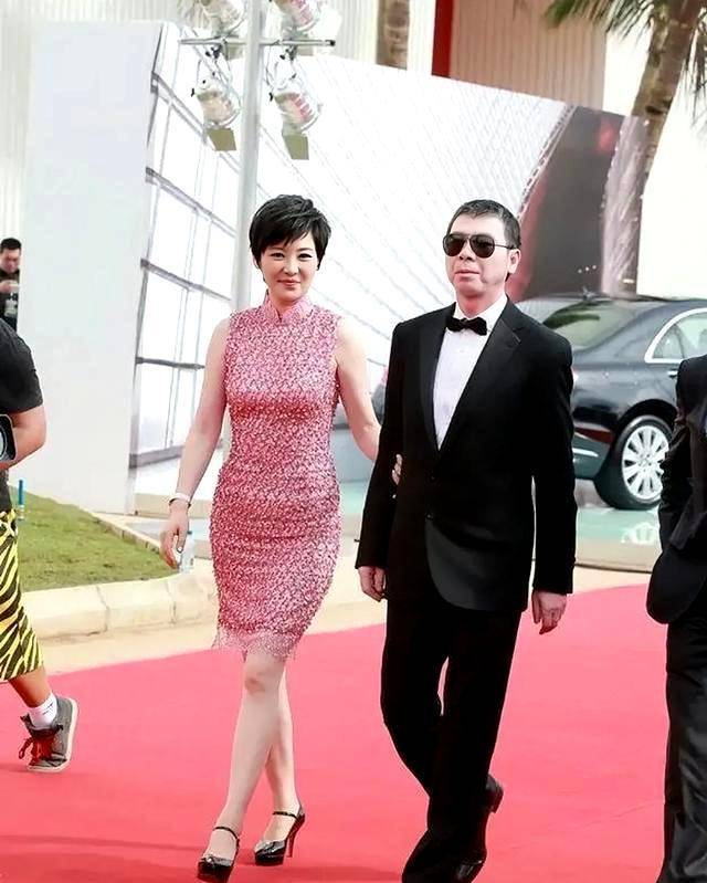 徐帆爱他爱到骨子里,皇上的待遇也不过如此_冯小刚