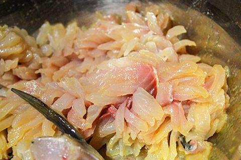 你们觉得这道美味简单的松子鱼怎样?赶快年夜饭做给家人尝尝吧