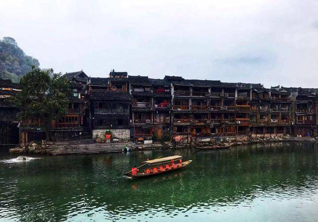 湖南凤凰古城,为什么人们越来越不想去这个地方?_旅行