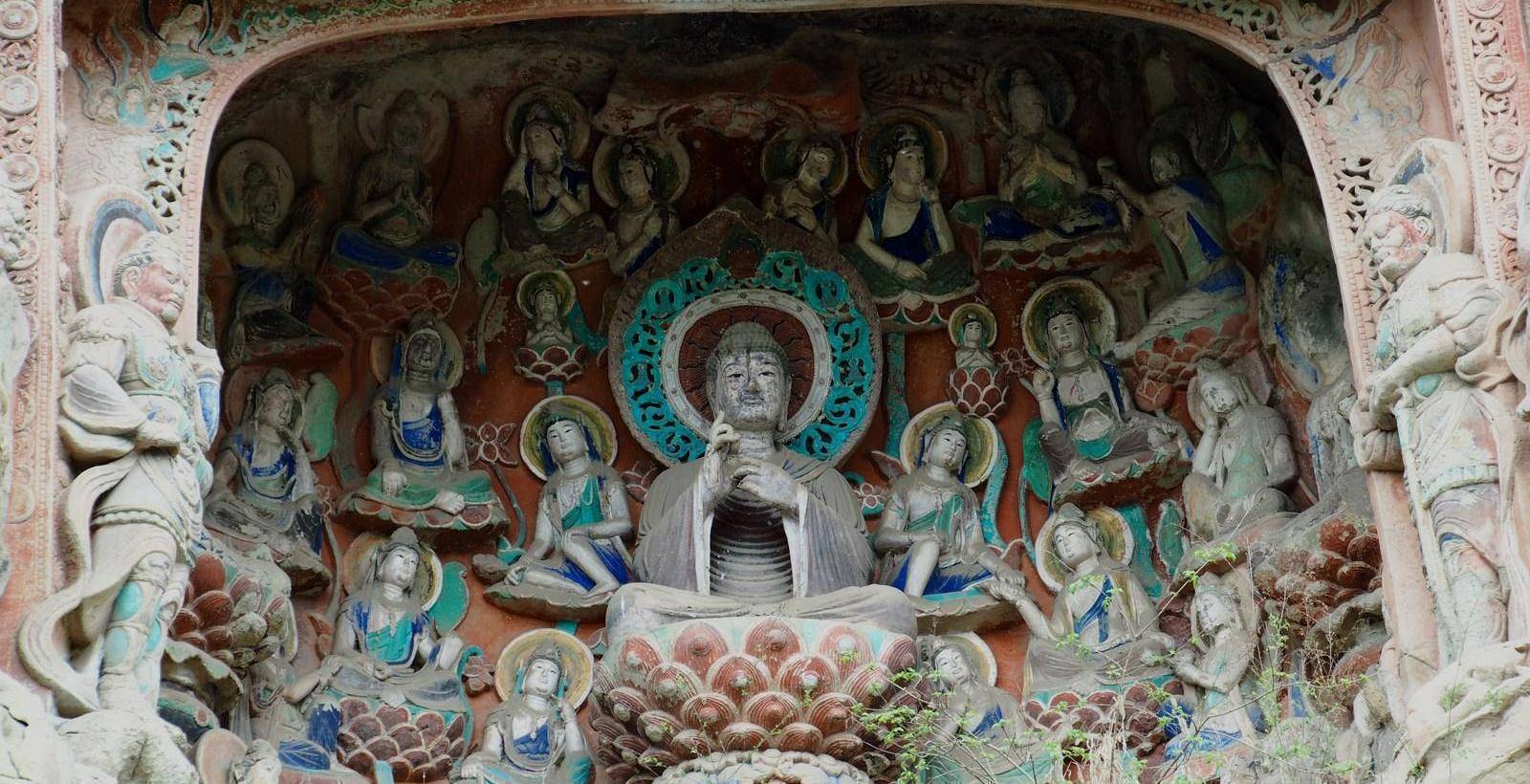 南龛石窟位于四川巴中南龛坡山上,全称叫做"巴中南龛摩崖造像",其于