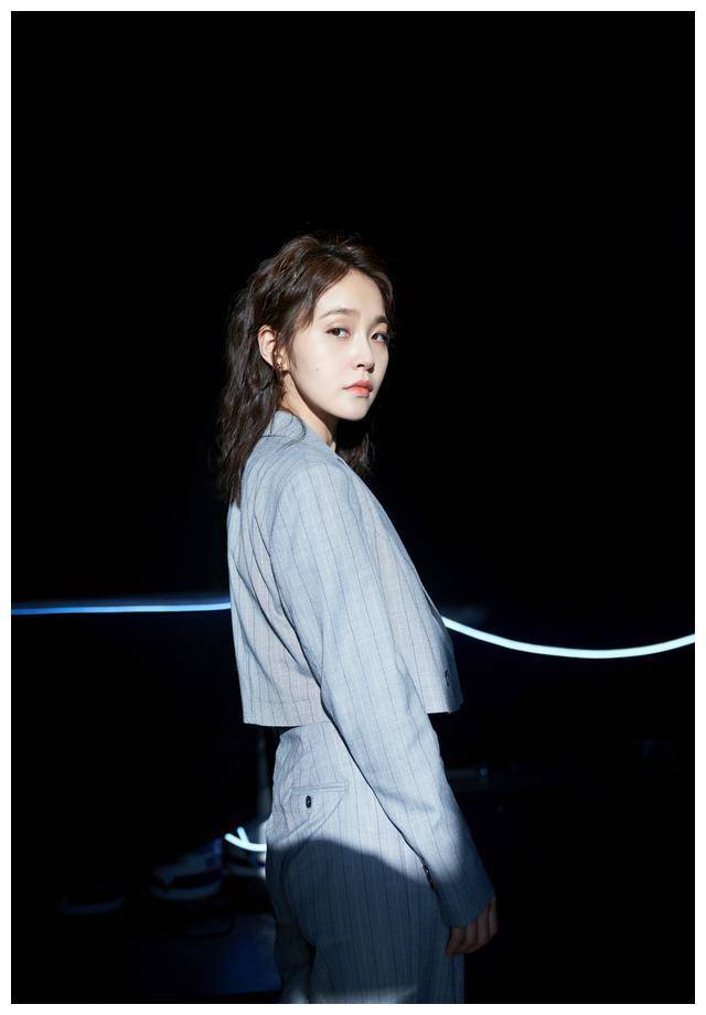 张佳宁换抖音头像,遭韩国网友嘲笑,称其服饰太过惊艳!_文化_延边_家乡