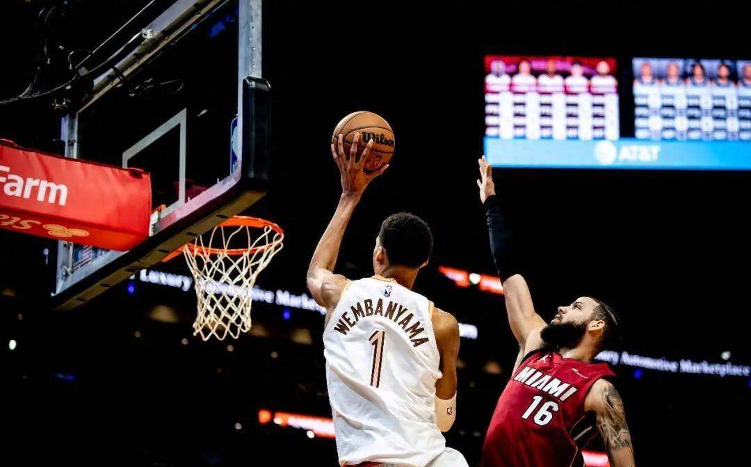 对阵经验丰富的热火队,年轻的马刺队终于交了学费__三