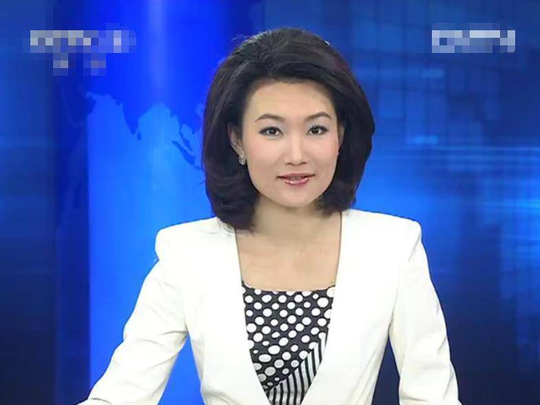 电视主播李梓萌,摘掉20年假发套画风突变,私下面目长