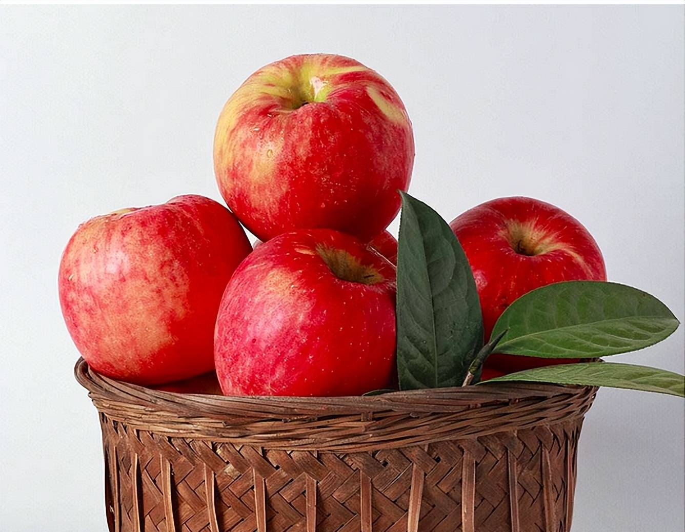 大年初一,无论贫富,记得桌上摆这6种吉祥果,寓意龙年顺利大吉_象征